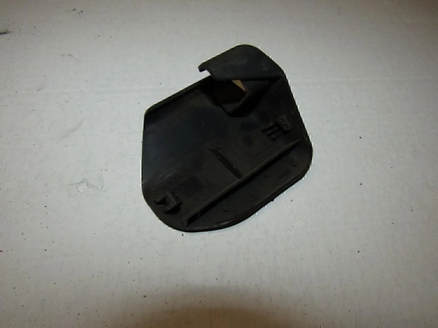 Крышка кронштейна сиденья TOYOTA RAV 4 2000-2005 - миниатюра 2