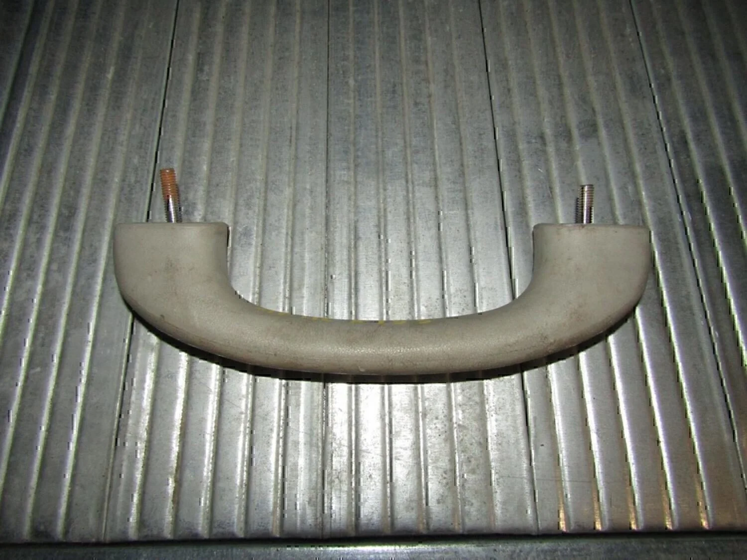 Ручка внутренняя потолочная TOYOTA Yaris Verso 1999-2005 - миниатюра 2