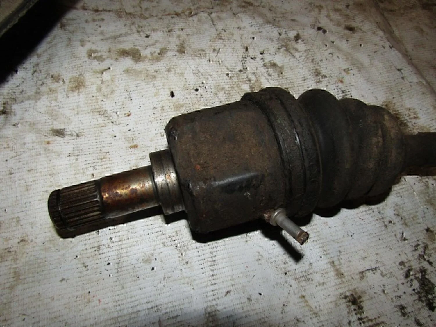 Полуось передняя правая MITSUBISHI Lancer Cedia 2000-2003 - миниатюра 2
