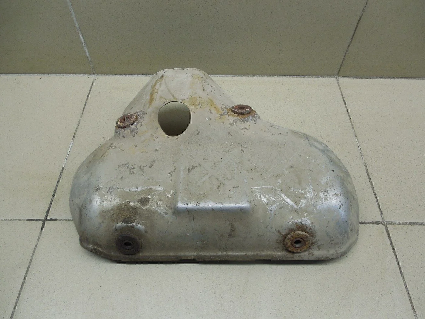 Экран тепловой MITSUBISHI Carisma (DA) 1999-2003 - изображение 1