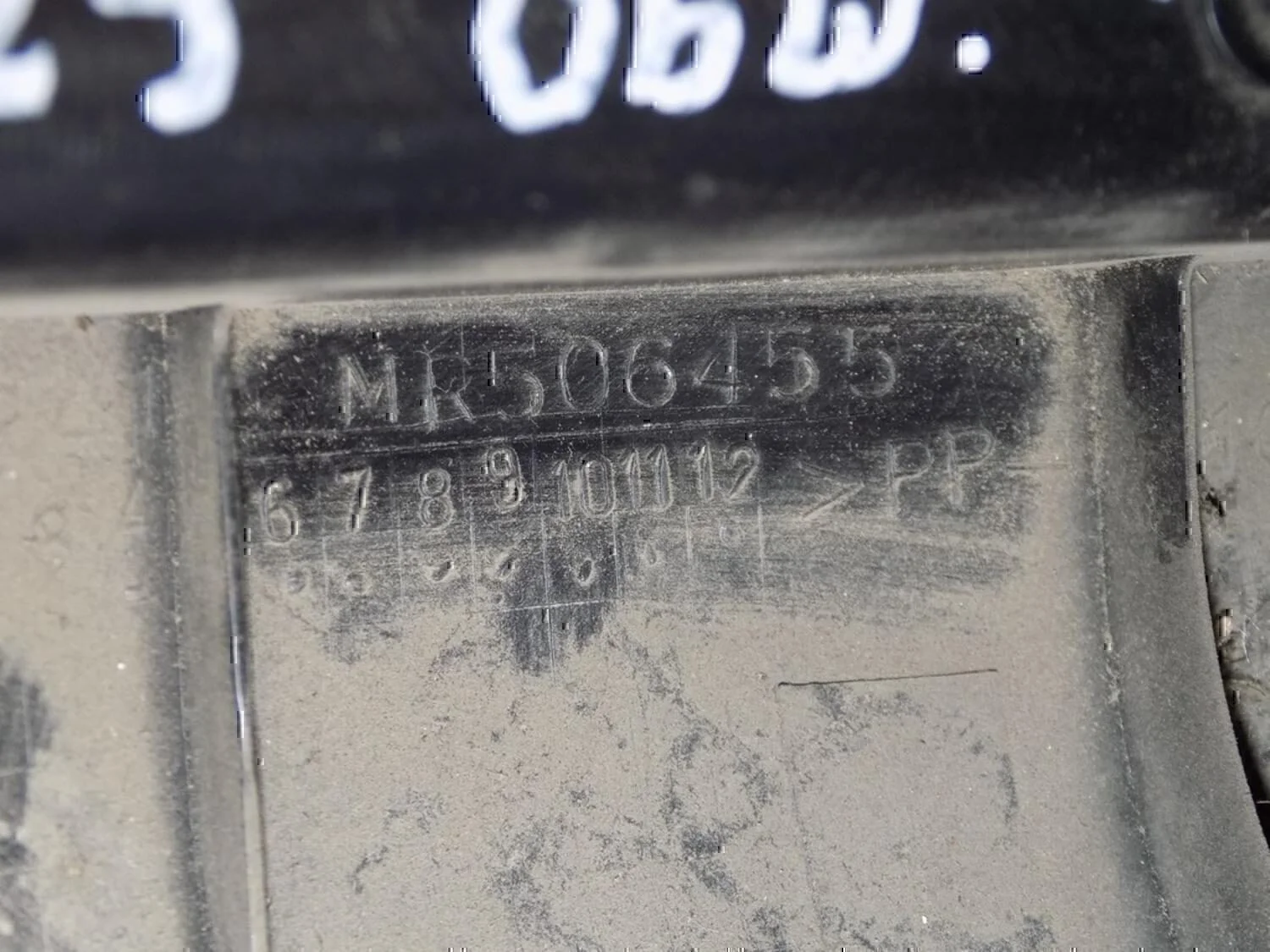 Кожух рулевой колонки MITSUBISHI Lancer Cedia 2000-2003 - миниатюра 3