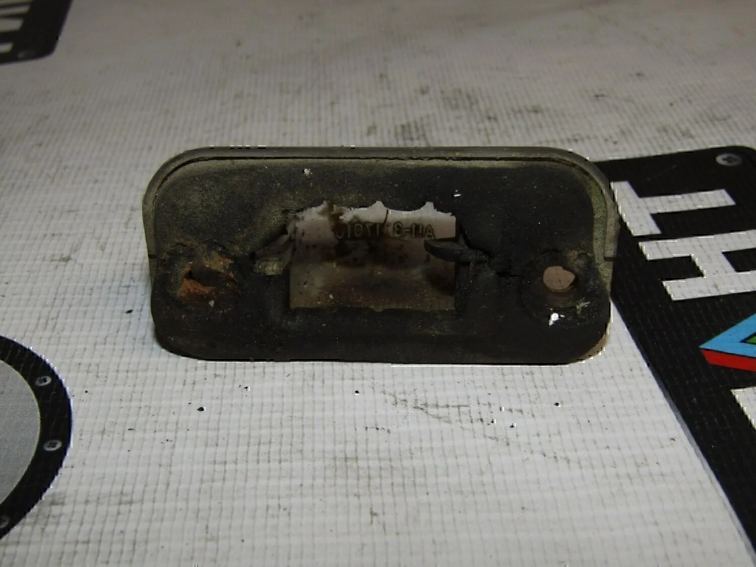 Фонарь подсветки номера Chery Amulet (A15) 2006> - миниатюра 2