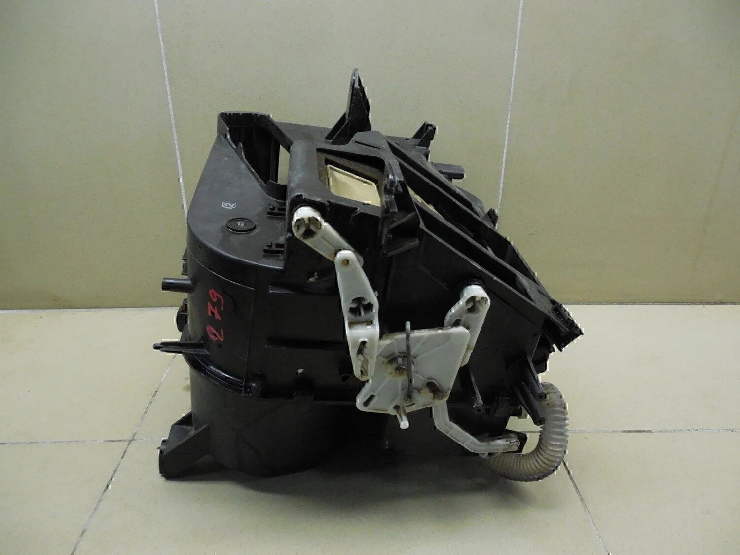 Корпус отопителя MITSUBISHI Carisma (DA) 1999-2003 - миниатюра 10