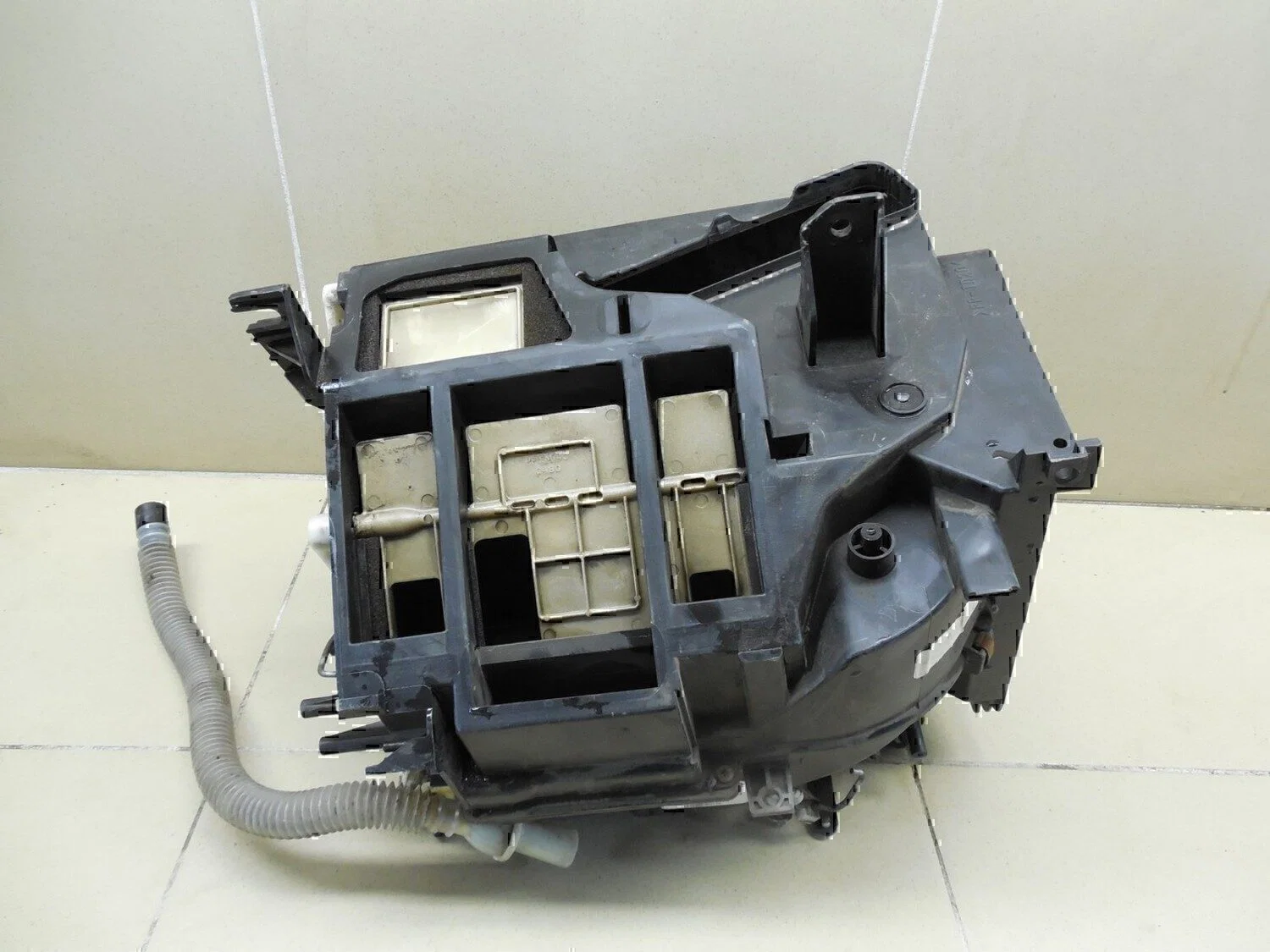 Корпус отопителя MITSUBISHI Carisma (DA) 1999-2003 - изображение 1