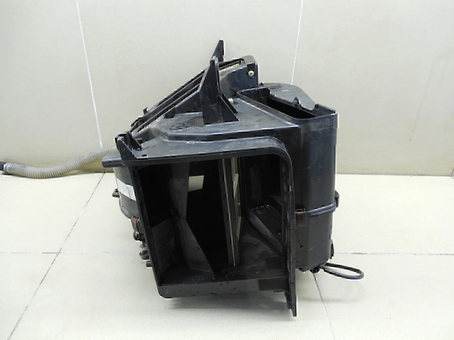 Корпус отопителя MITSUBISHI Carisma (DA) 1999-2003 - миниатюра 2