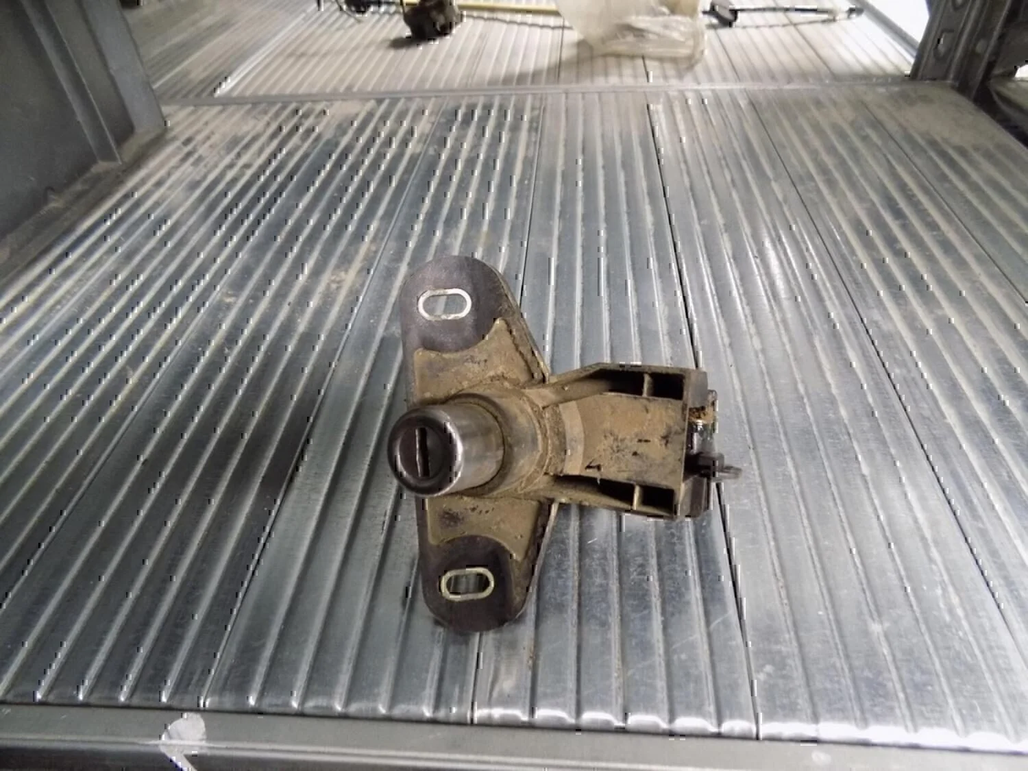 Вставка замка багажника OPEL Astra G 1998-2005 - миниатюра 2
