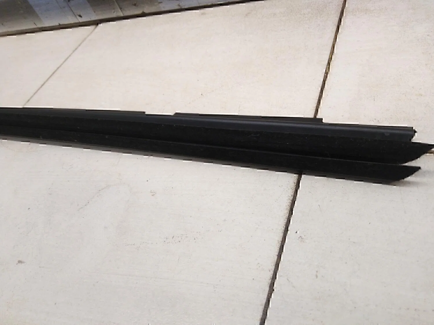Накладка стекла переднего левого VW Jetta 2006-2011 - миниатюра 2