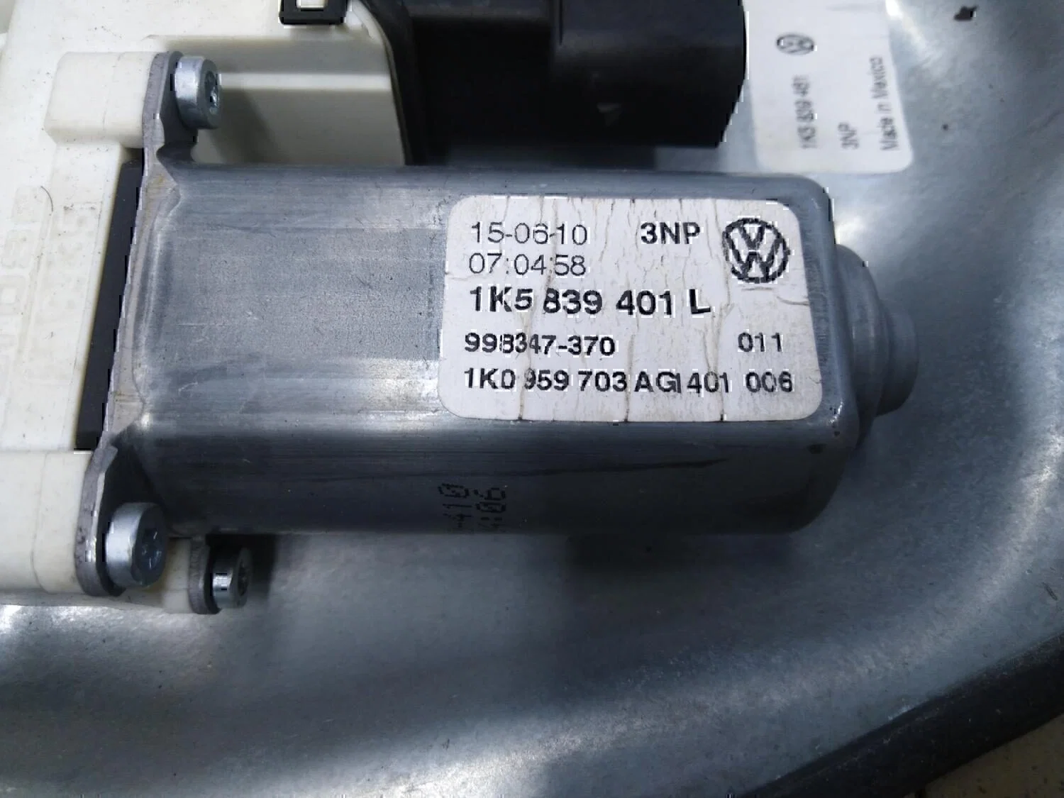 Стеклоподъемник электр. задний левый VW Jetta 2006-2011 - миниатюра 7