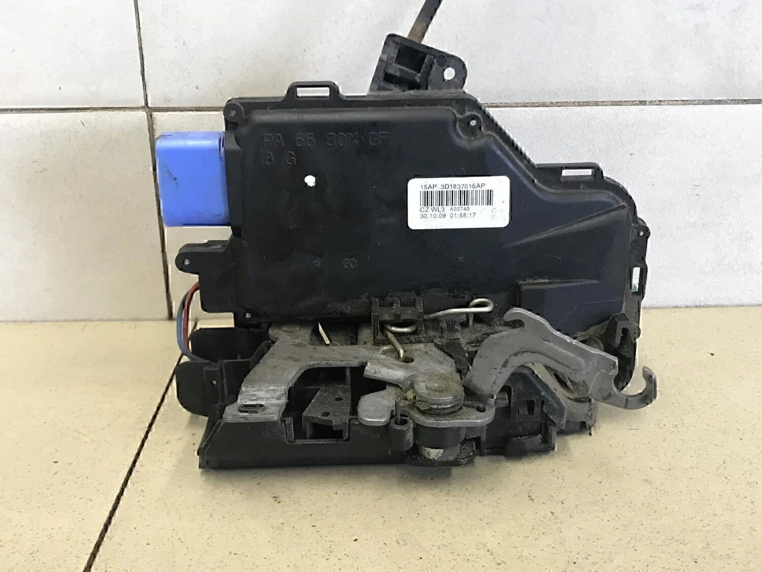 Замок двери передней левой SKODA Touareg 2002-2010 - миниатюра 2