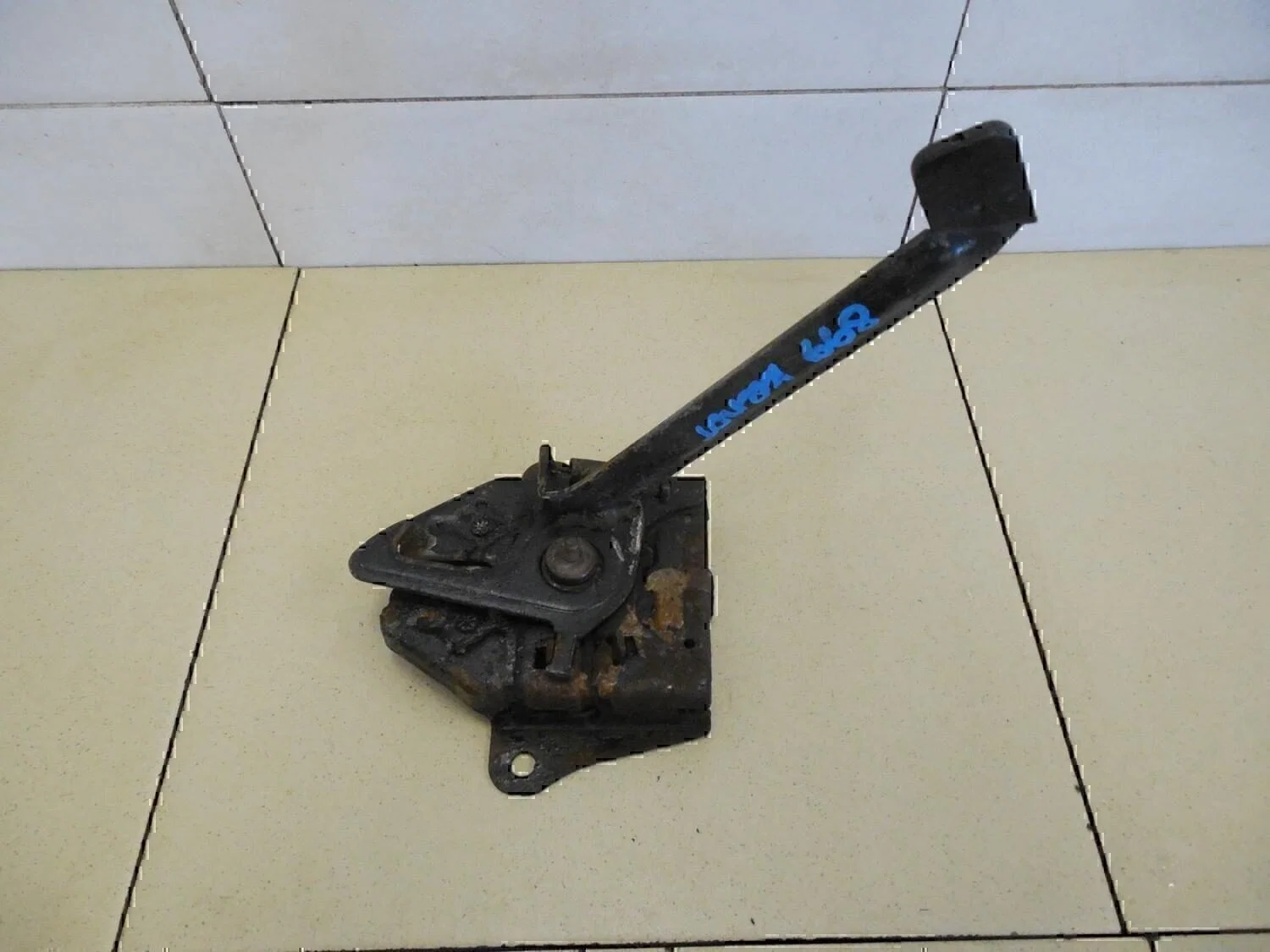 Замок капота Hyundai-KIA Sorento 2003-2009 - изображение 1