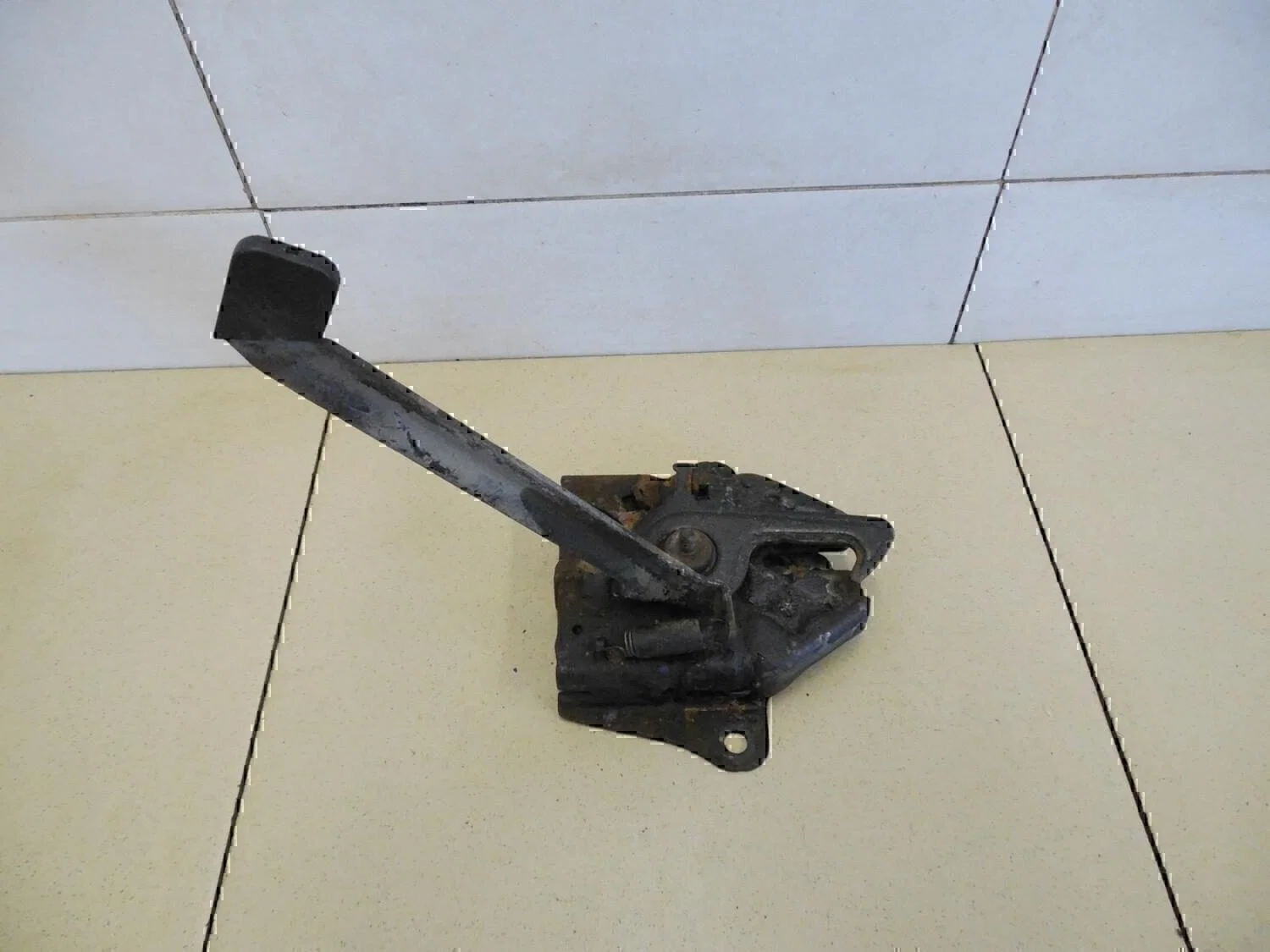 Замок капота Hyundai-KIA Sorento 2003-2009 - миниатюра 3