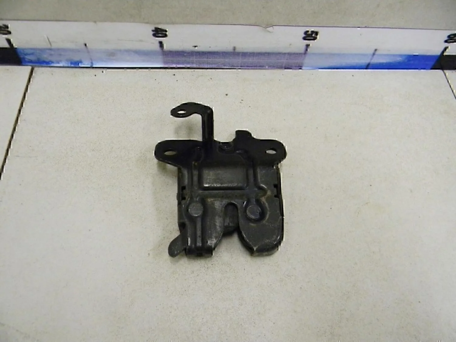 Замок багажника Hyundai-KIA Elantra 2000-2005 - миниатюра 2