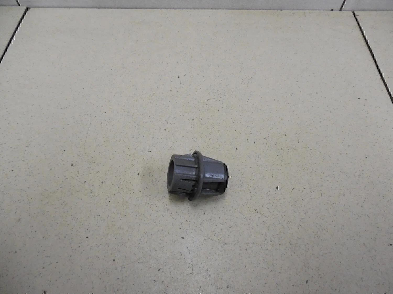 Отбойник капота RENAULT Clio/Symbol 1998-2008 - миниатюра 2