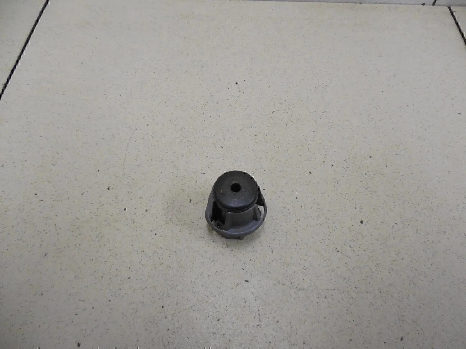 Отбойник капота RENAULT Clio/Symbol 1998-2008 - миниатюра 3