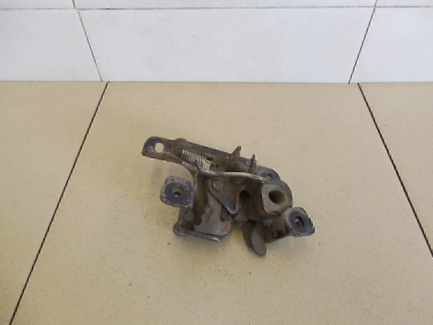 Замок капота Audi A3 (8L1) 1996-2003 - миниатюра 2