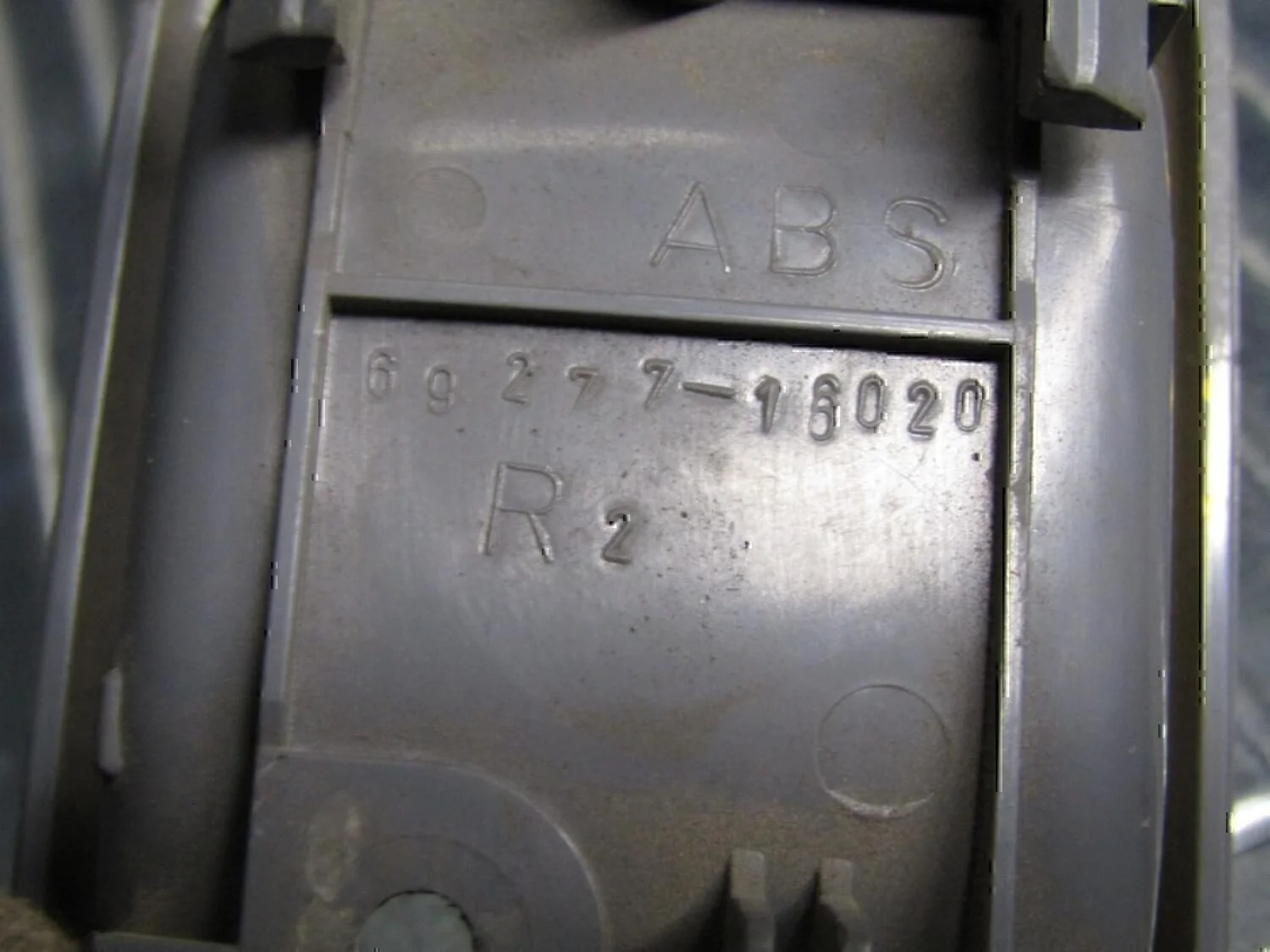 Ручка открывания багажника TOYOTA Yaris Verso 1999-2005 - миниатюра 3