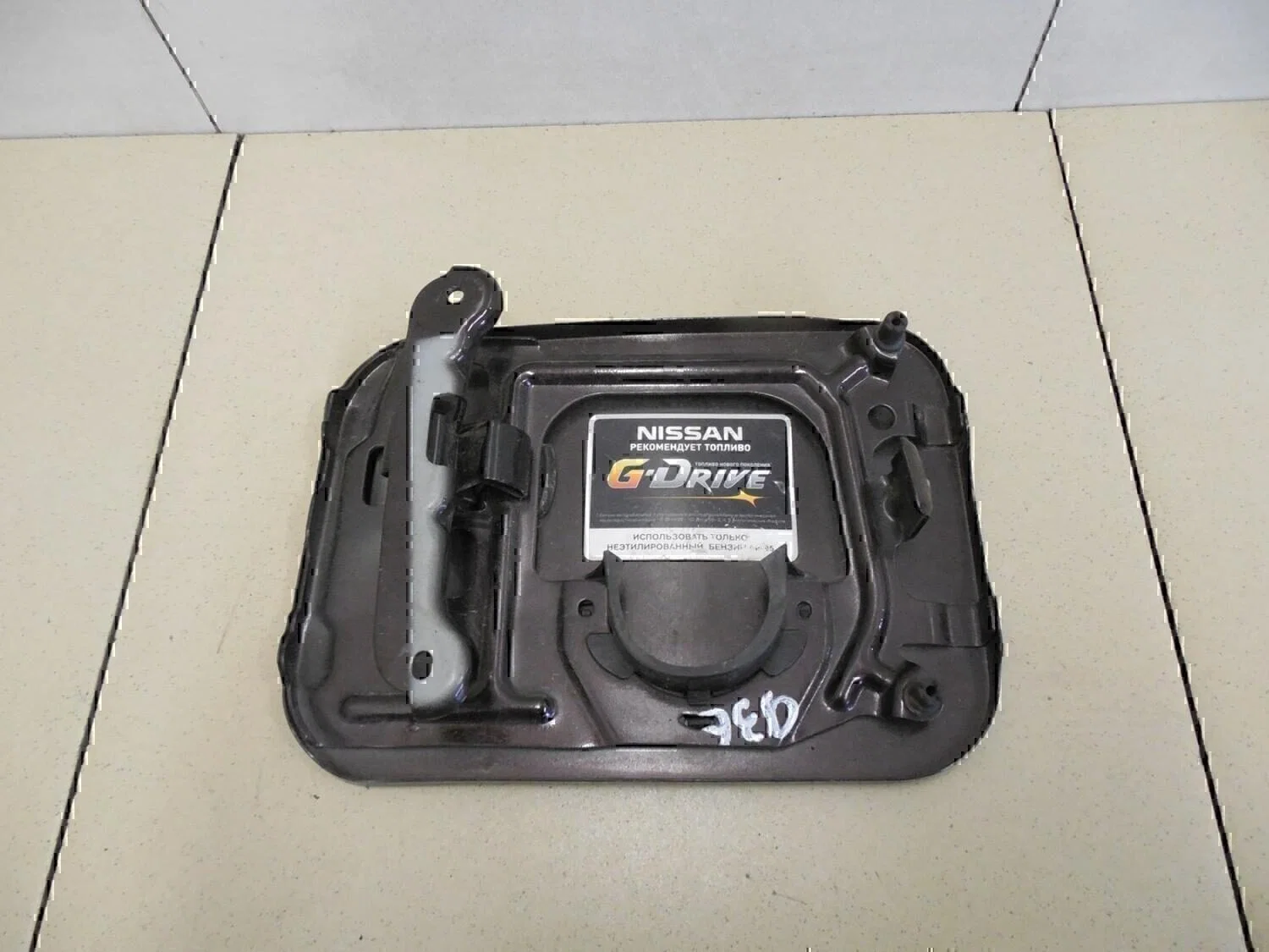 Лючок бензобака NISSAN X-Trail (T31) 2007-2014 - миниатюра 5