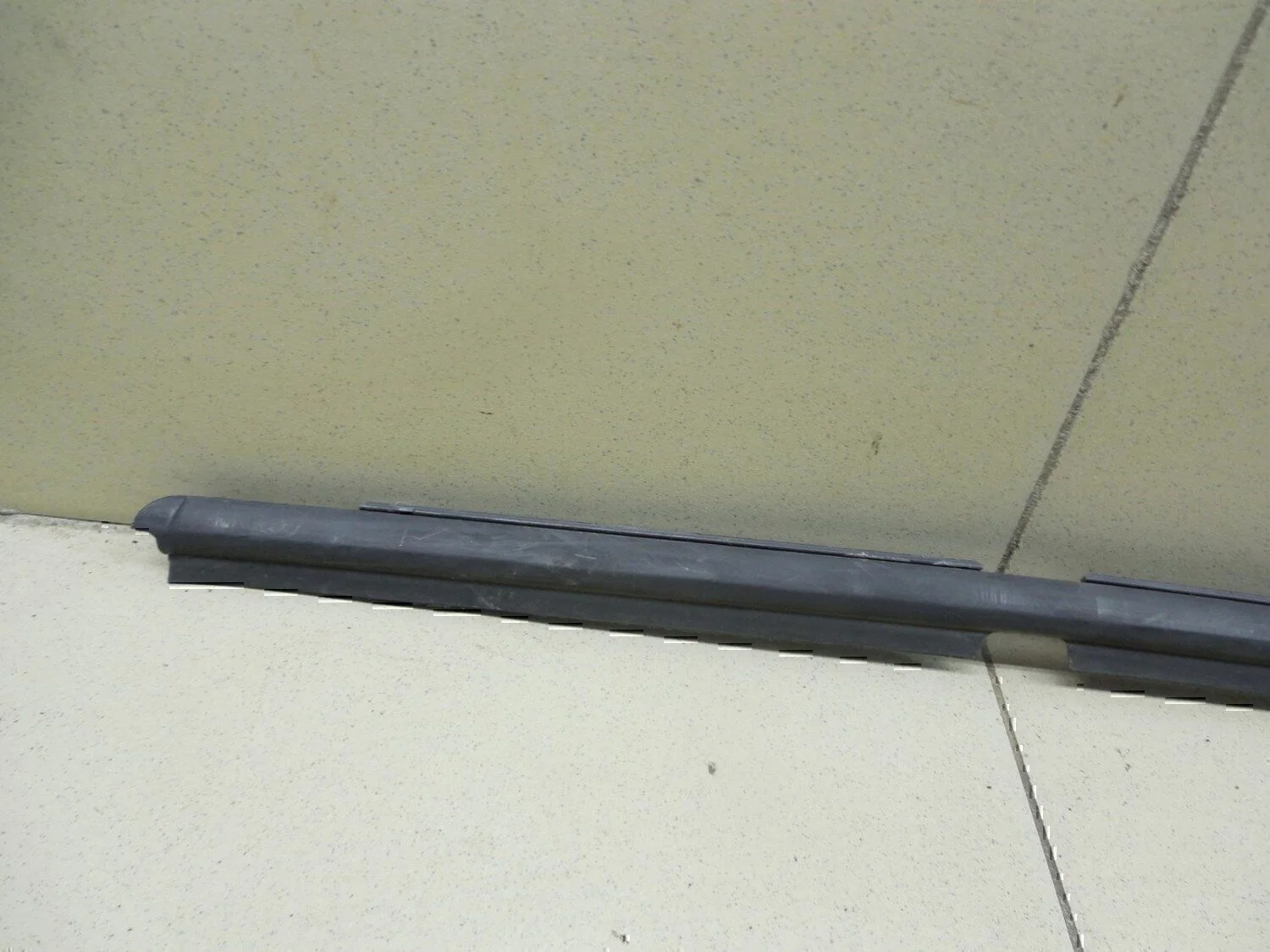 Накладка стекла заднего левого TOYOTA Yaris 2005-2011 - миниатюра 3