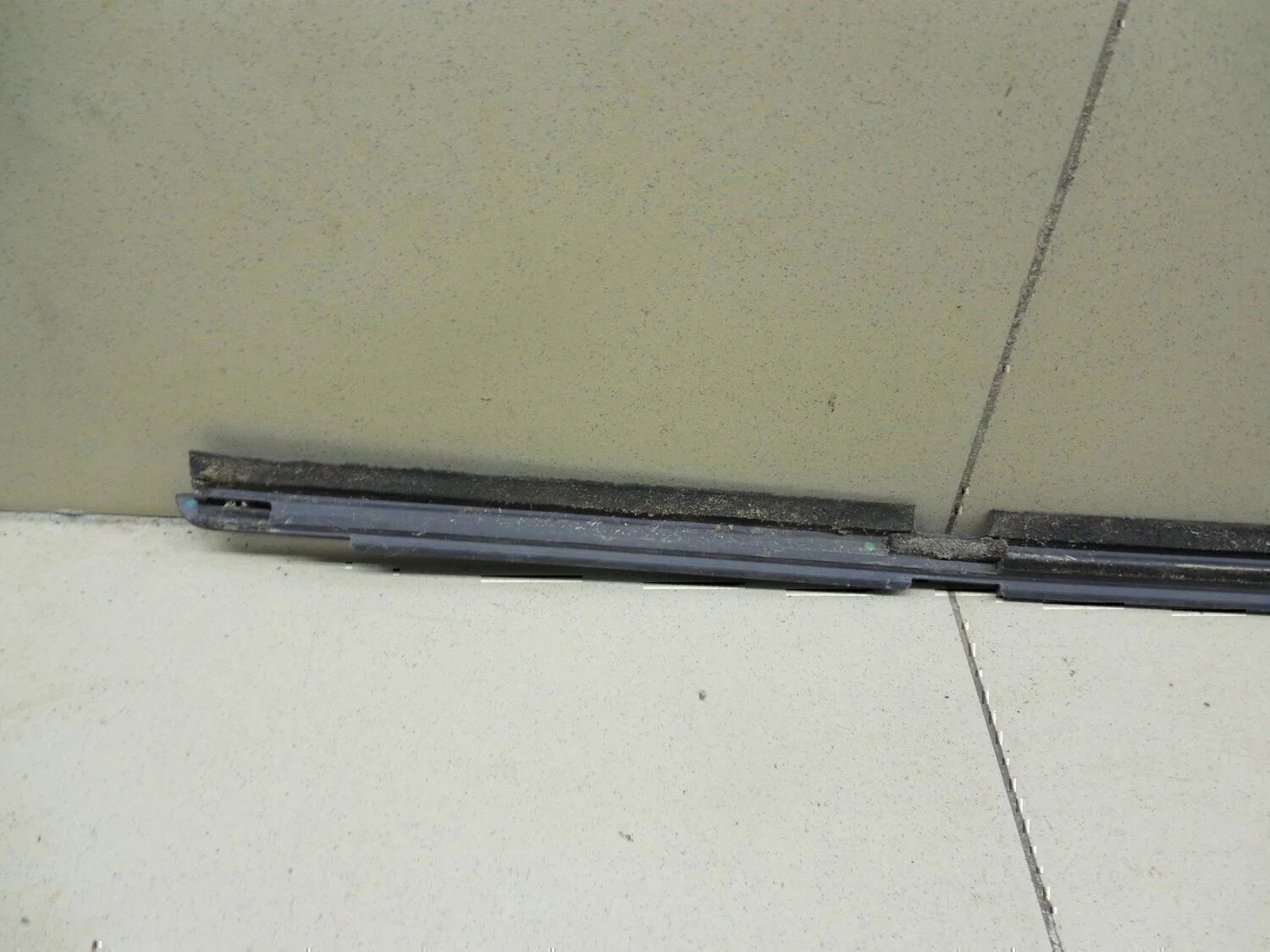Накладка стекла заднего левого TOYOTA Yaris 2005-2011 - миниатюра 5