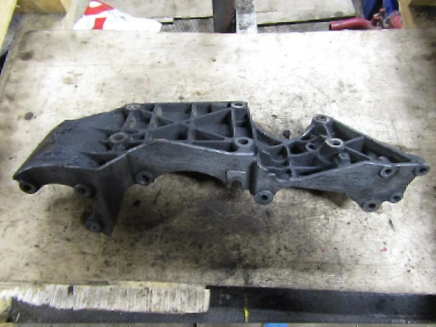 Кронштейн генератора Audi A3 (8L1) 1996-2003 - миниатюра 2