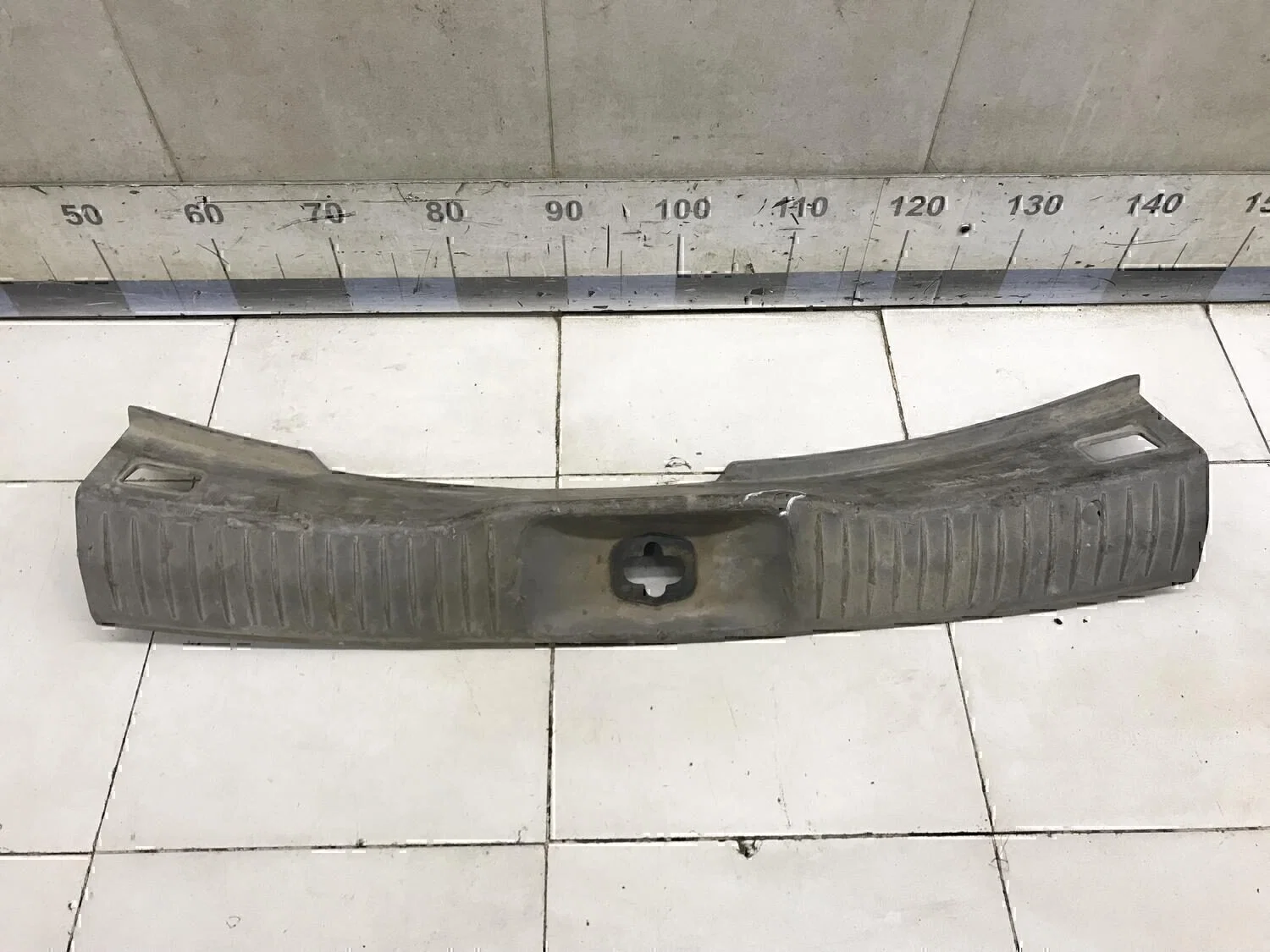 Накладка замка багажника NISSAN Almera Tino 2000-2006 - миниатюра 2