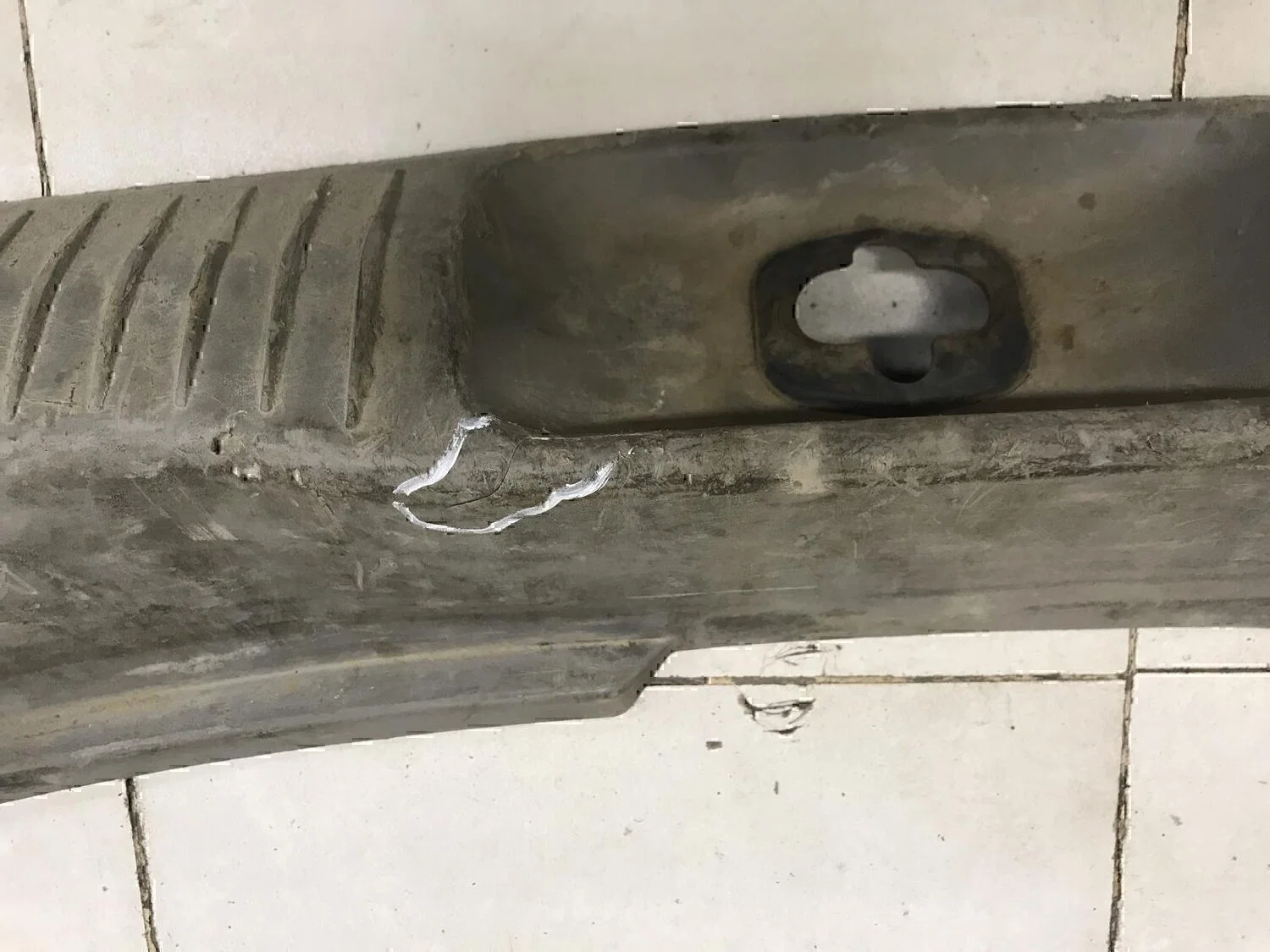 Накладка замка багажника NISSAN Almera Tino 2000-2006 - миниатюра 3