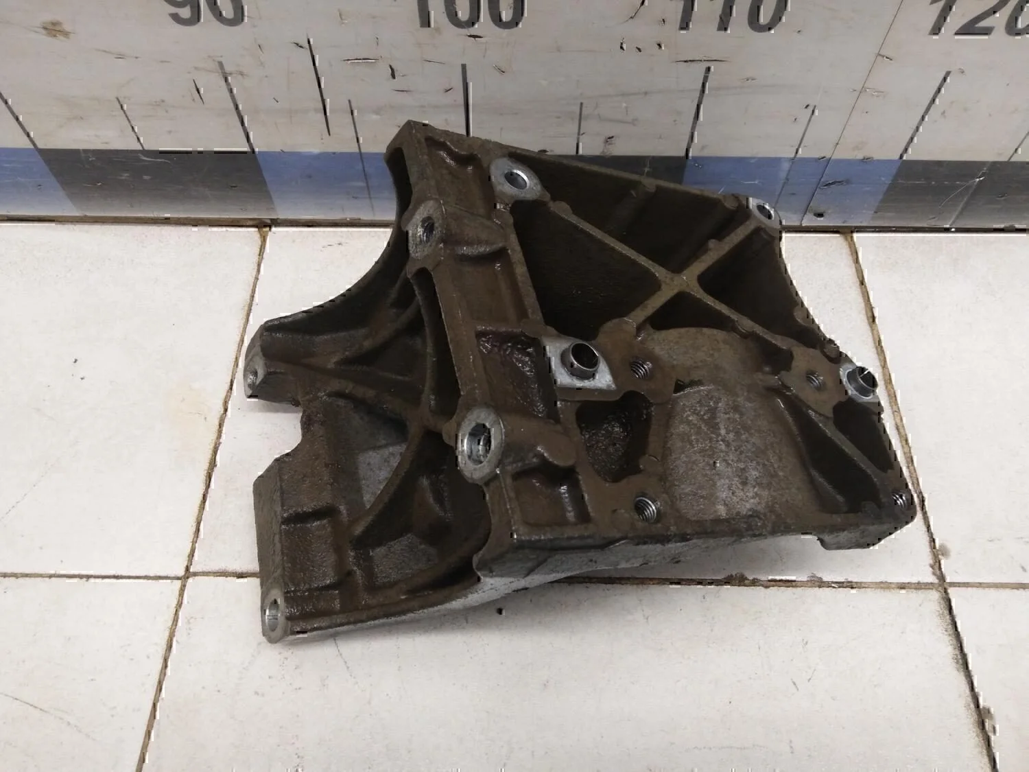 Кронштейн кондиционера FORD Focus II 2005-2008 - изображение 1