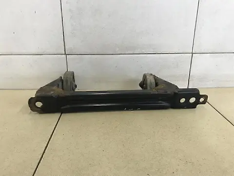 Кронштейн глушителя VW Touran 2003-2010