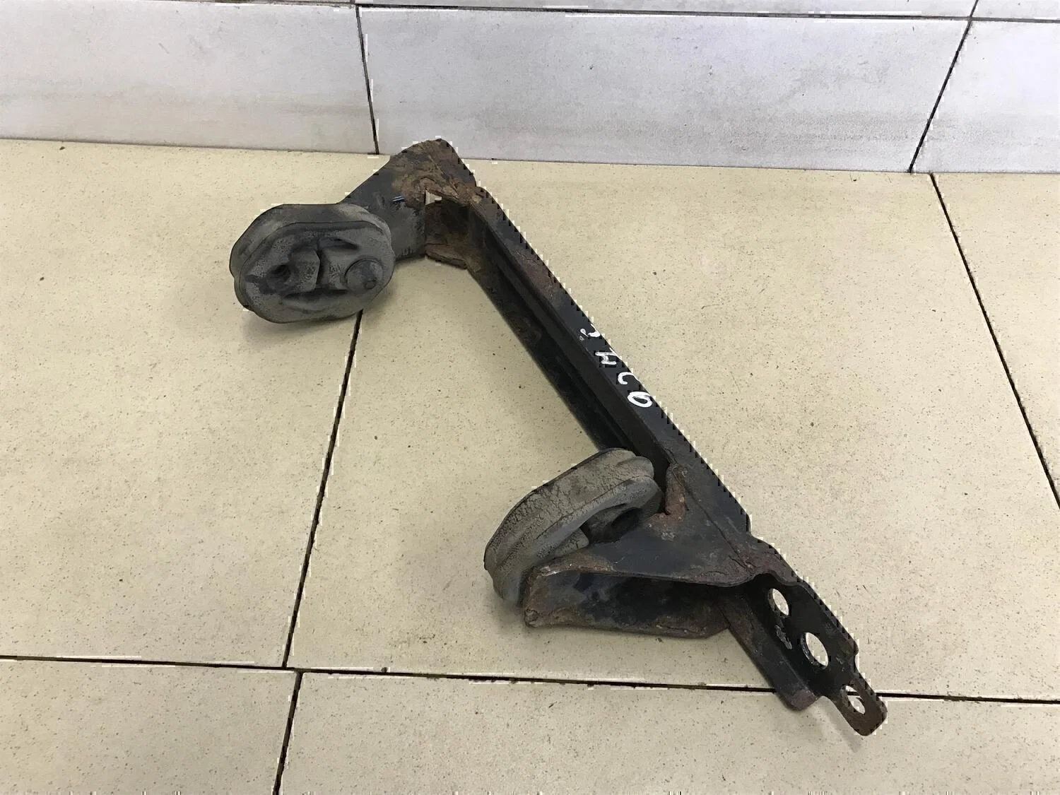 Кронштейн глушителя VW Touran 2003-2010 - миниатюра 3