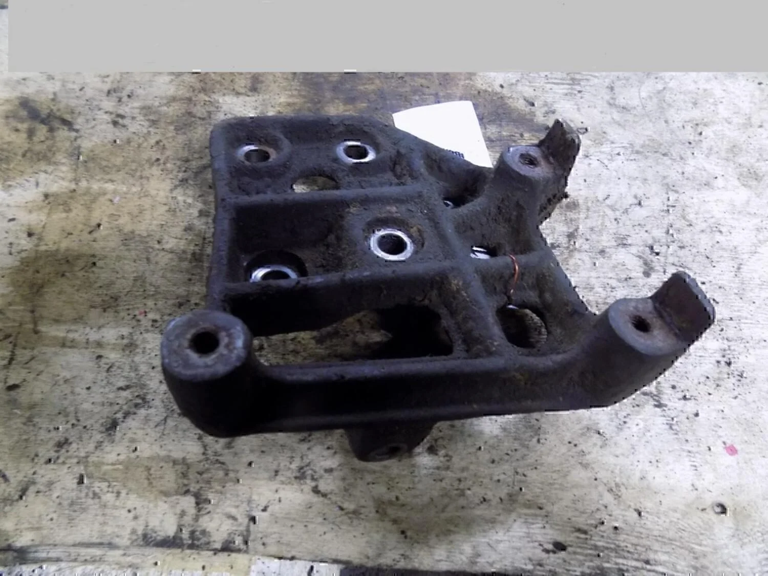 Кронштейн кондиционера Hyundai-KIA Avella 1993-2000 - миниатюра 2