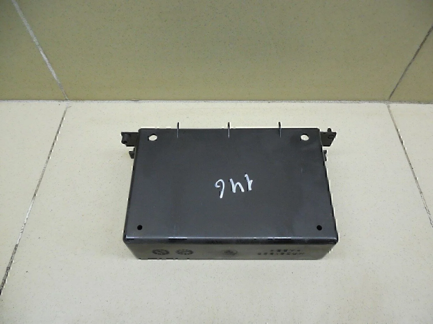 Бардачок MITSUBISHI Carisma (DA) 1999-2003 - миниатюра 2