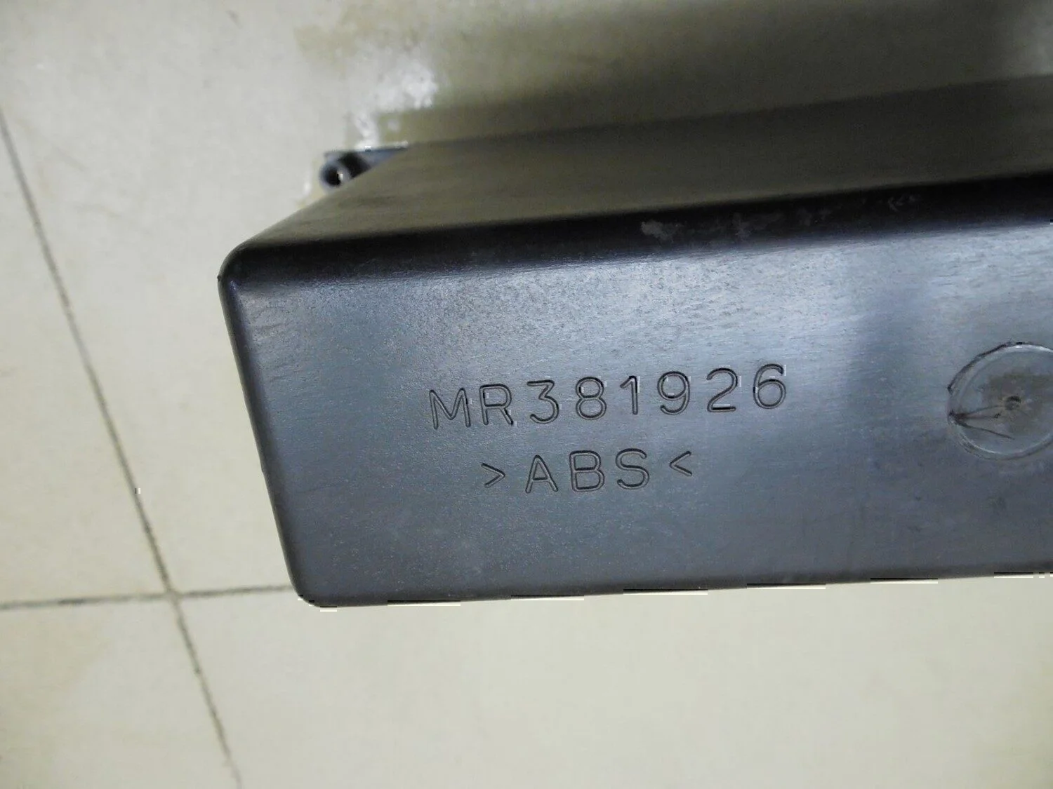 Бардачок MITSUBISHI Carisma (DA) 1999-2003 - миниатюра 4