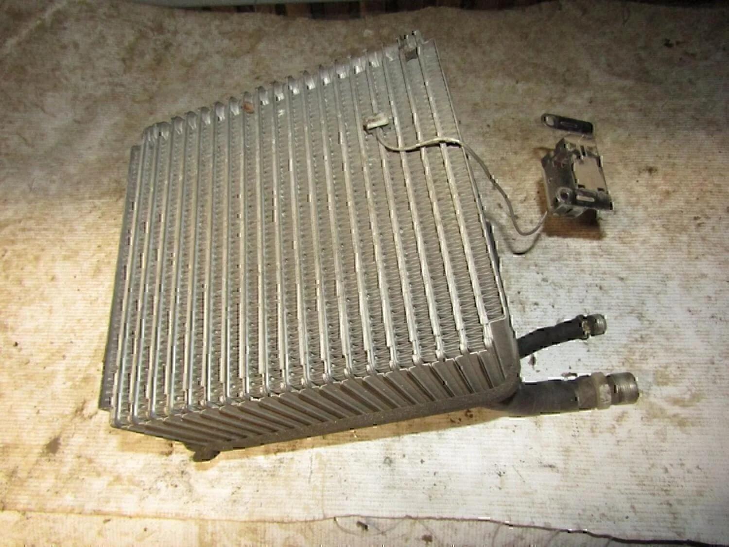 Испаритель кондиционера Hyundai-KIA Avella 1993-2000 - миниатюра 2