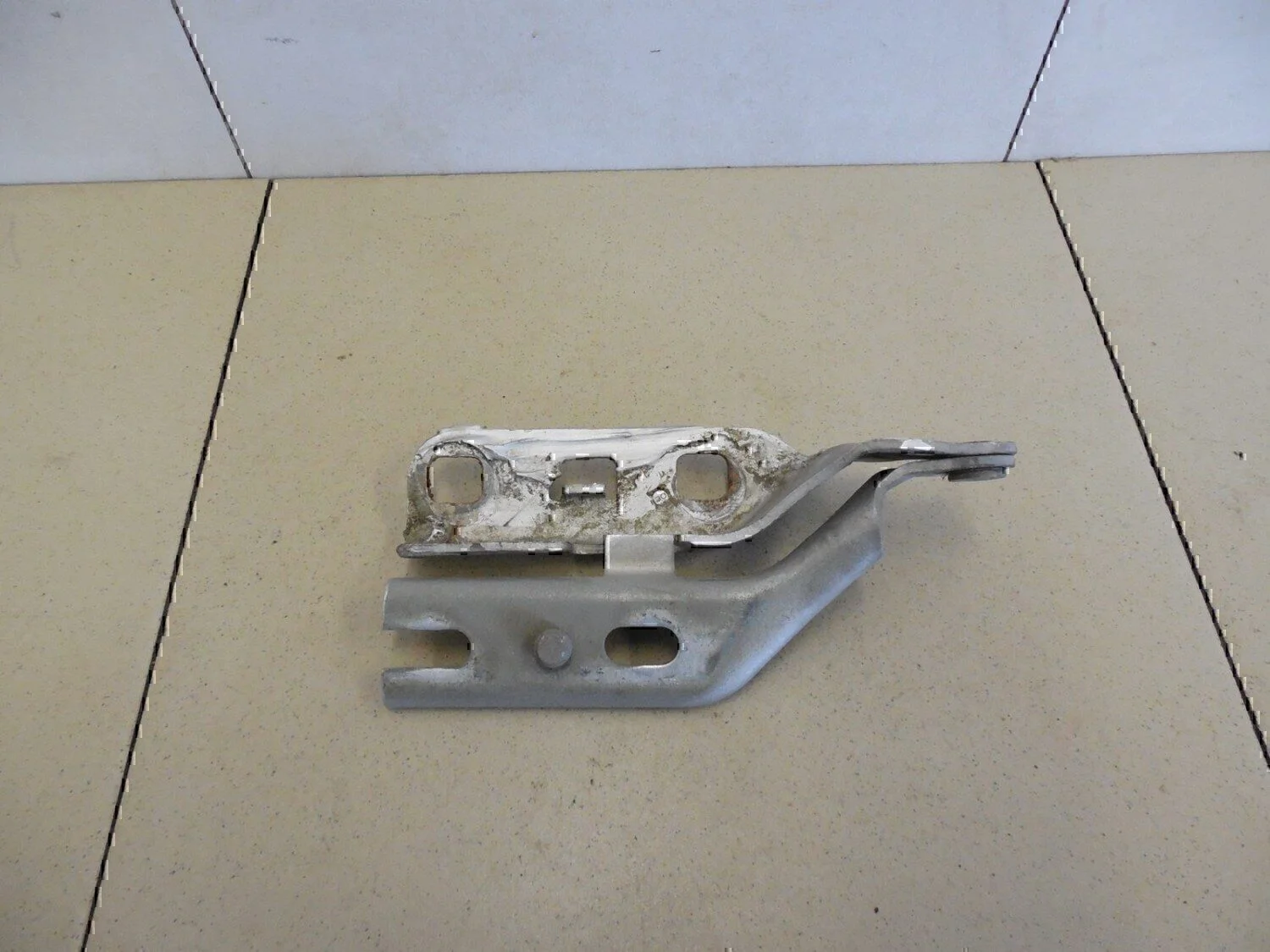 Петля капота правая Peugeot-Citroen Xsara 2000-2005 - миниатюра 2