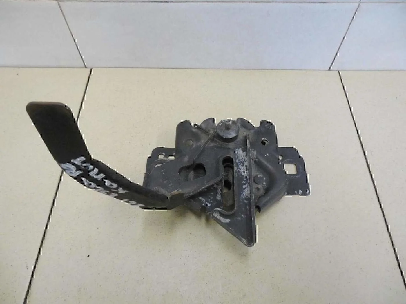 Замок капота FORD Escape 2001-2006 - миниатюра 3