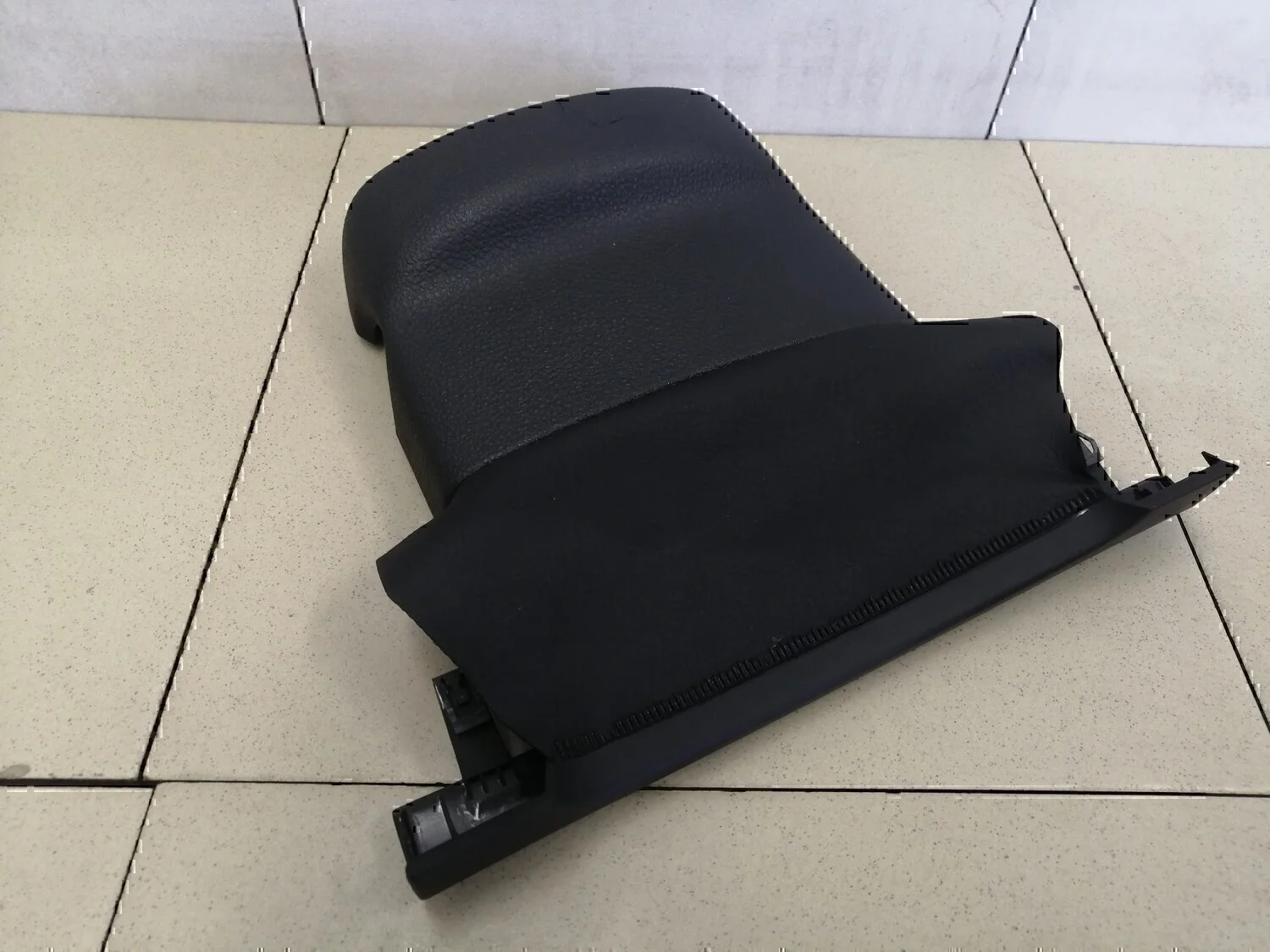 Кожух рулевой колонки верхний VW Tiguan 2011-2016 - миниатюра 2