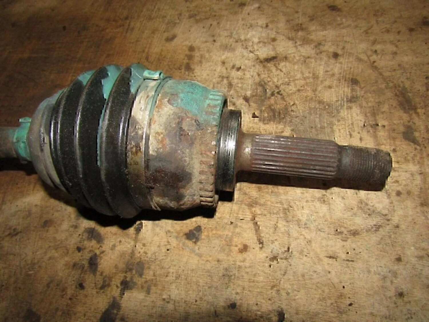 Полуось передняя левая MITSUBISHI Carisma (DA) 1995-1999 - миниатюра 2
