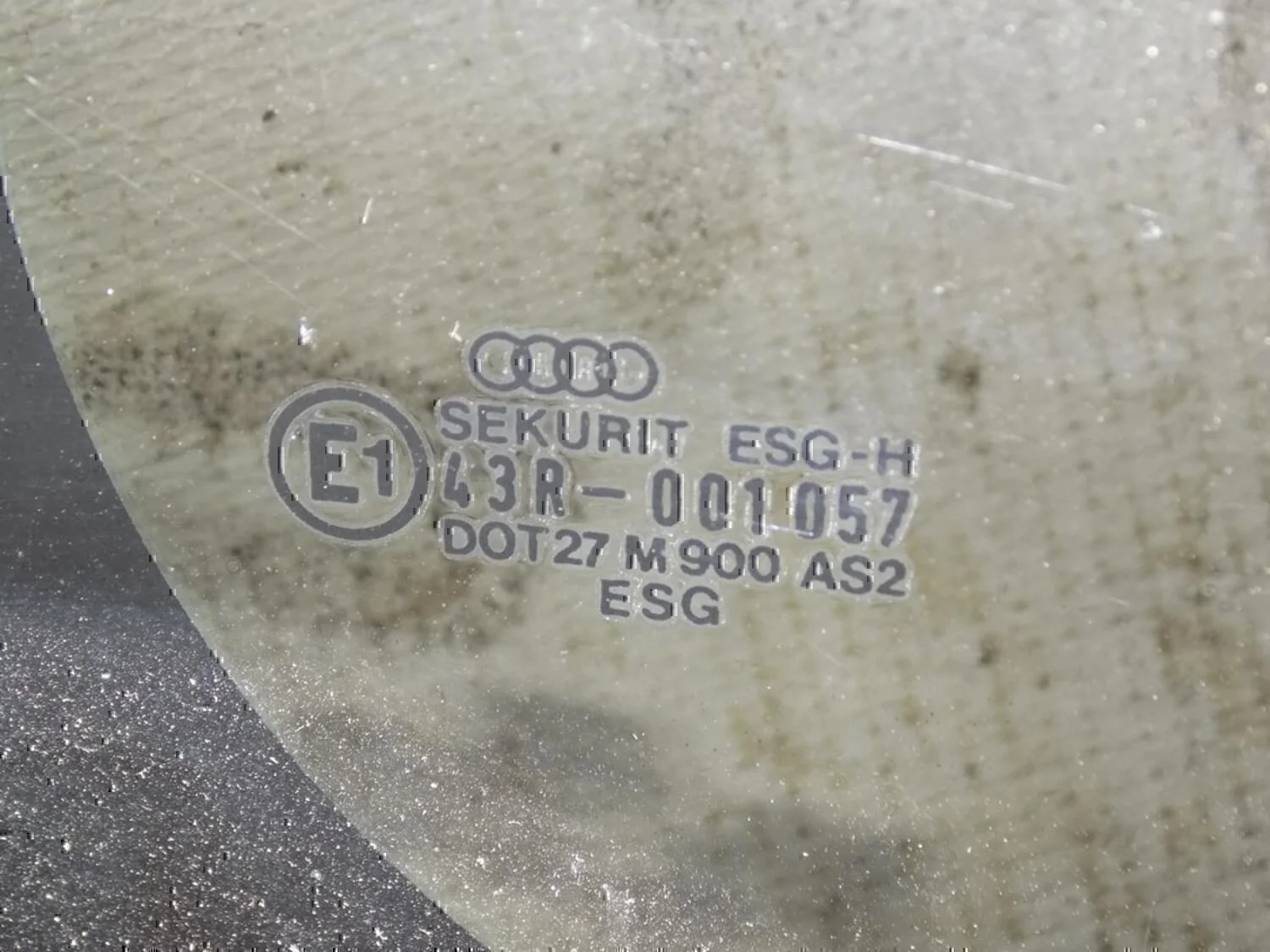 Стекло заднее Audi 100 [C4] 1991-1994 - миниатюра 2