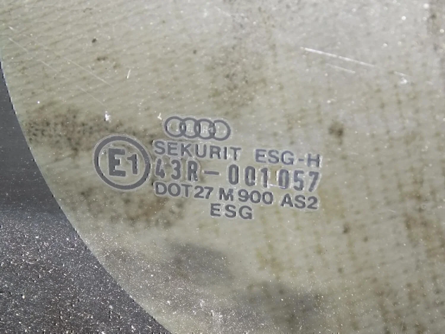 Стекло заднее Audi 100 [C4] 1991-1994 - миниатюра 2