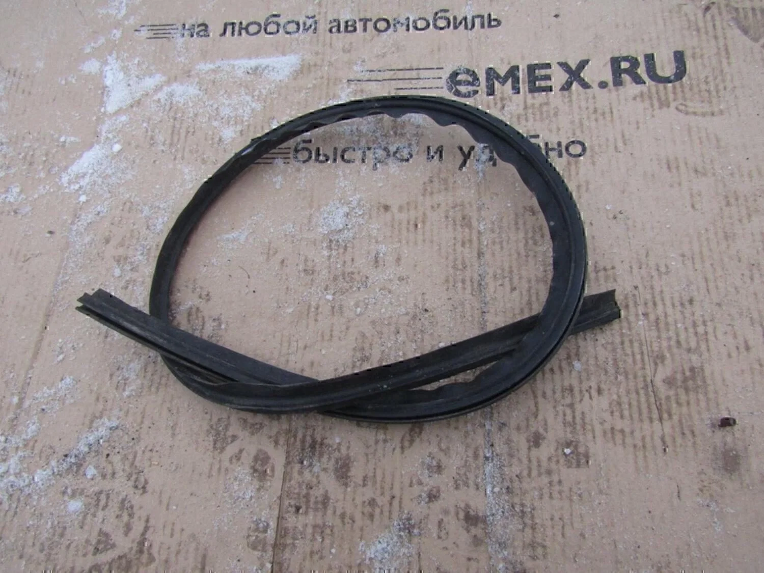 Уплотнитель капота АвтоВАЗ Lada Largus 2011> - миниатюра 2