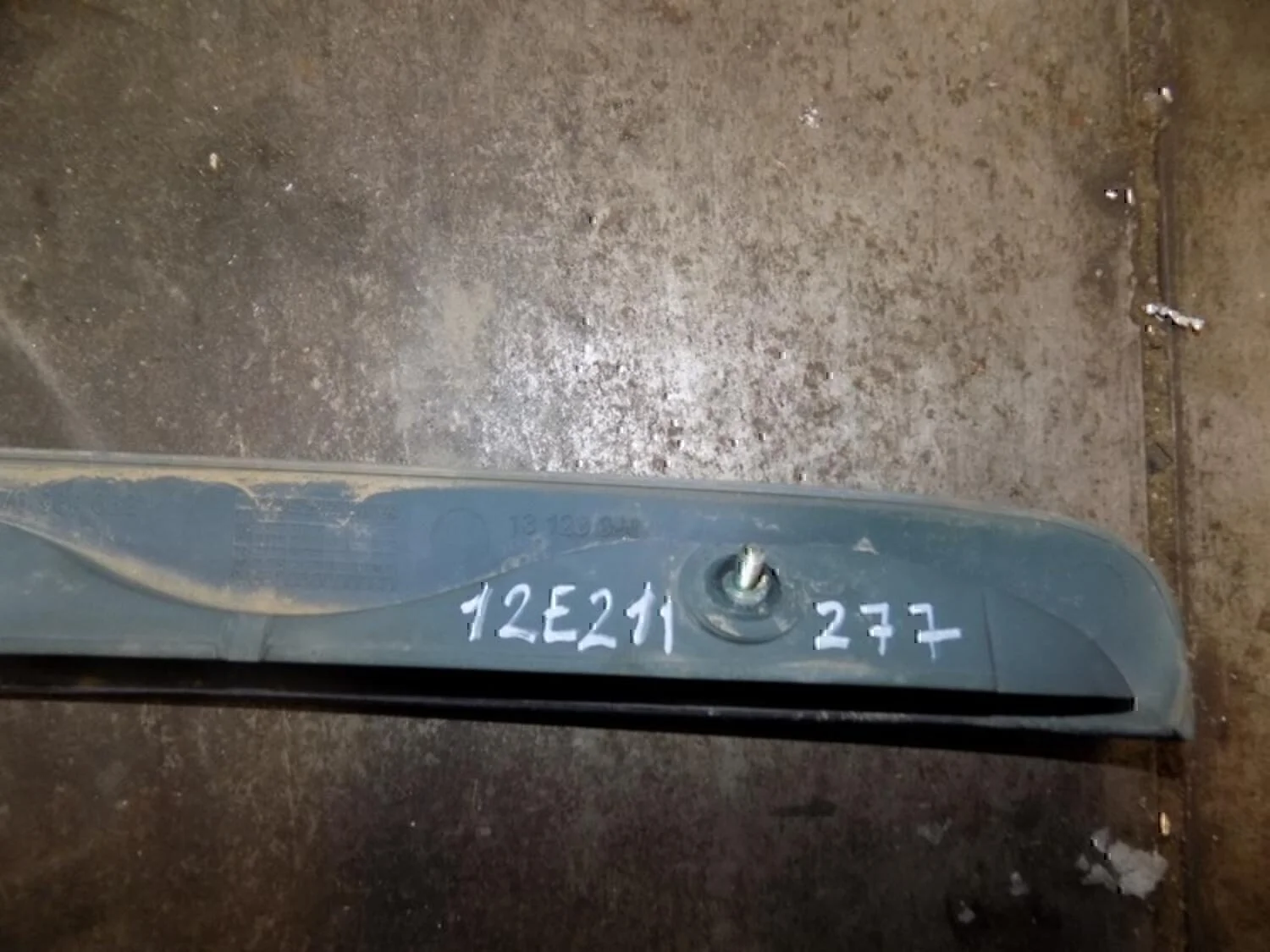 Накладка двери багажника OPEL Astra G 1998-2005 - миниатюра 2