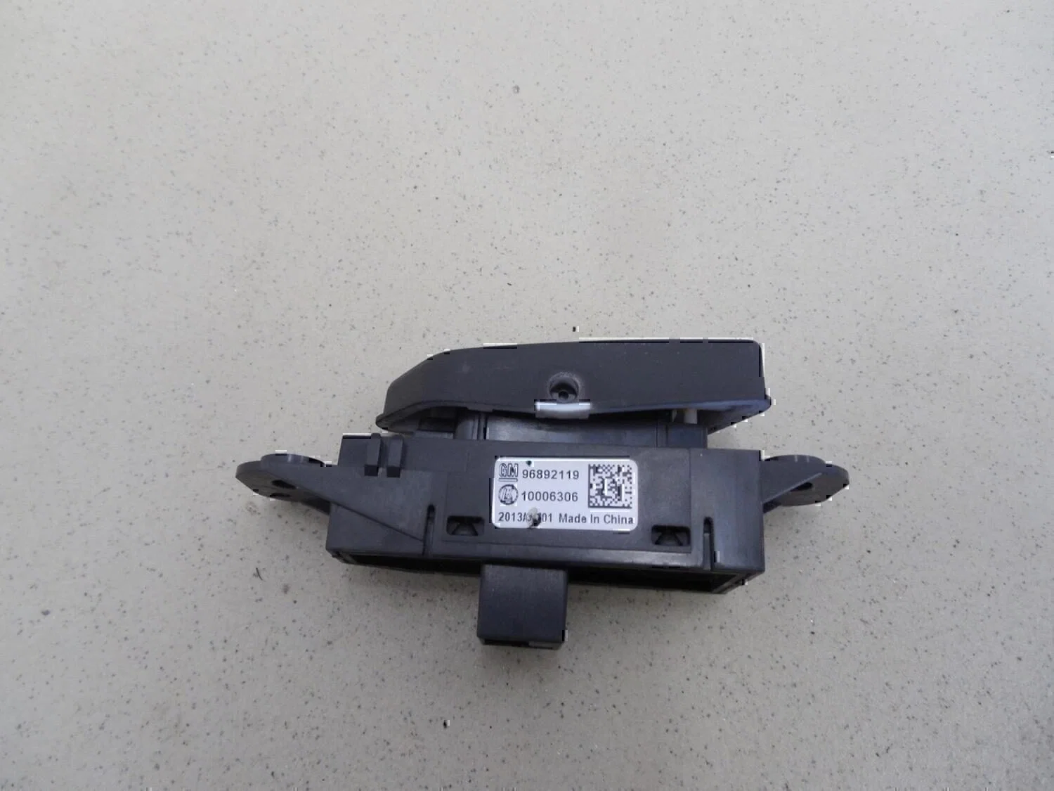 Кнопка центрального замка Chevrolet Aveo (T300) 2011> - миниатюра 2