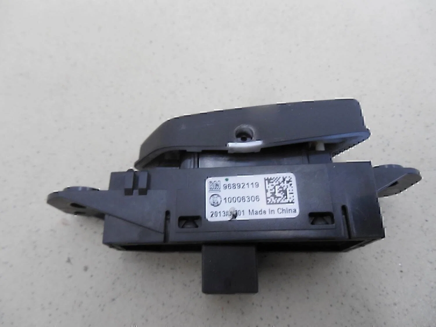 Кнопка центрального замка Chevrolet Aveo (T300) 2011> - миниатюра 3