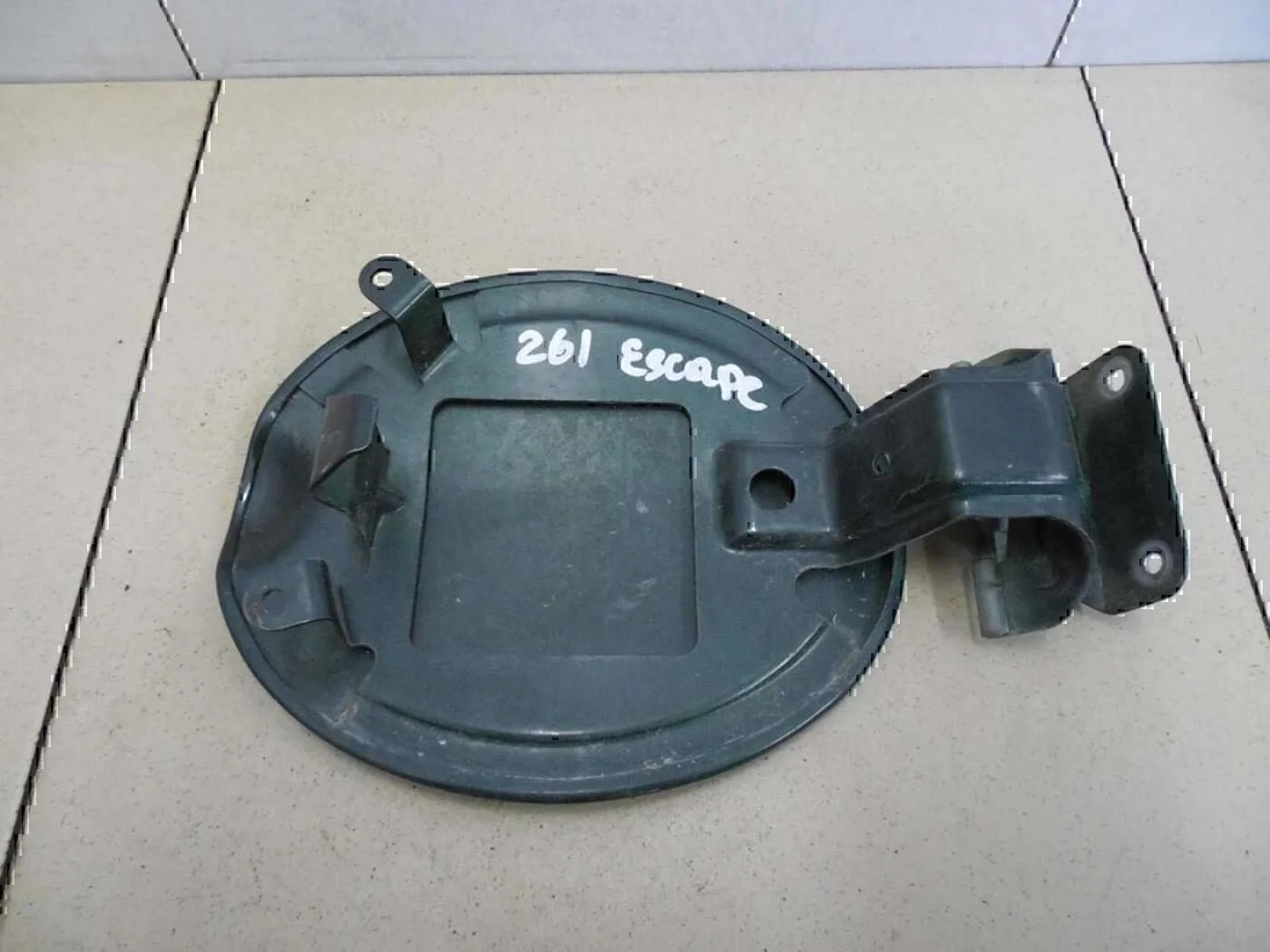 Лючок бензобака FORD Escape 2001-2006 - миниатюра 3