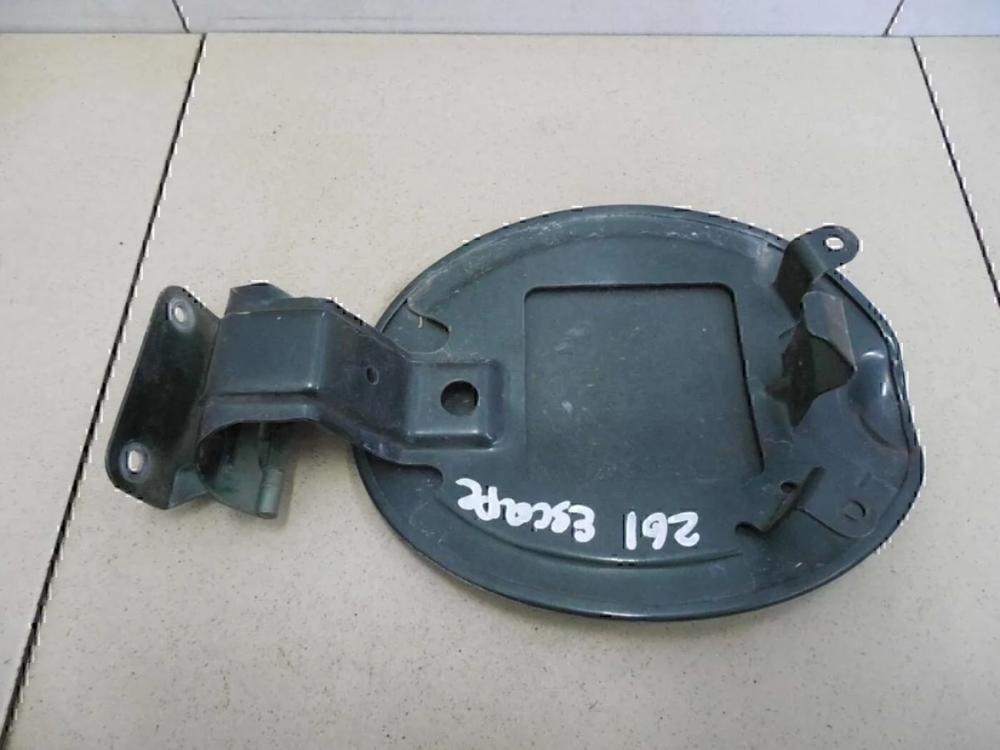 Лючок бензобака FORD Escape 2001-2006 - миниатюра 4