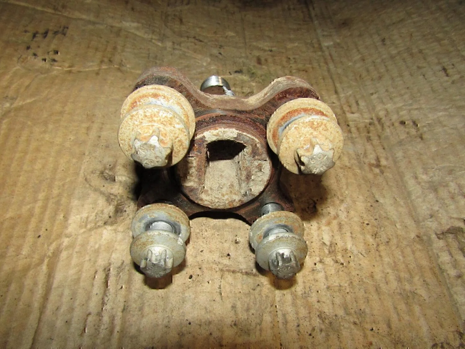 Цапфа (п.з.к.) АвтоВАЗ Lada Largus 2011> - миниатюра 3