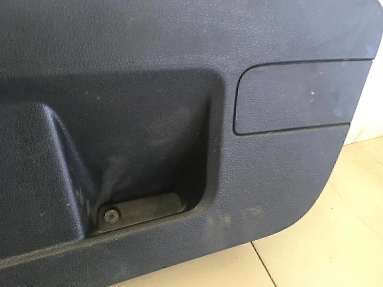 Обшивка крышки багажника VW Jetta 2011> - миниатюра 4