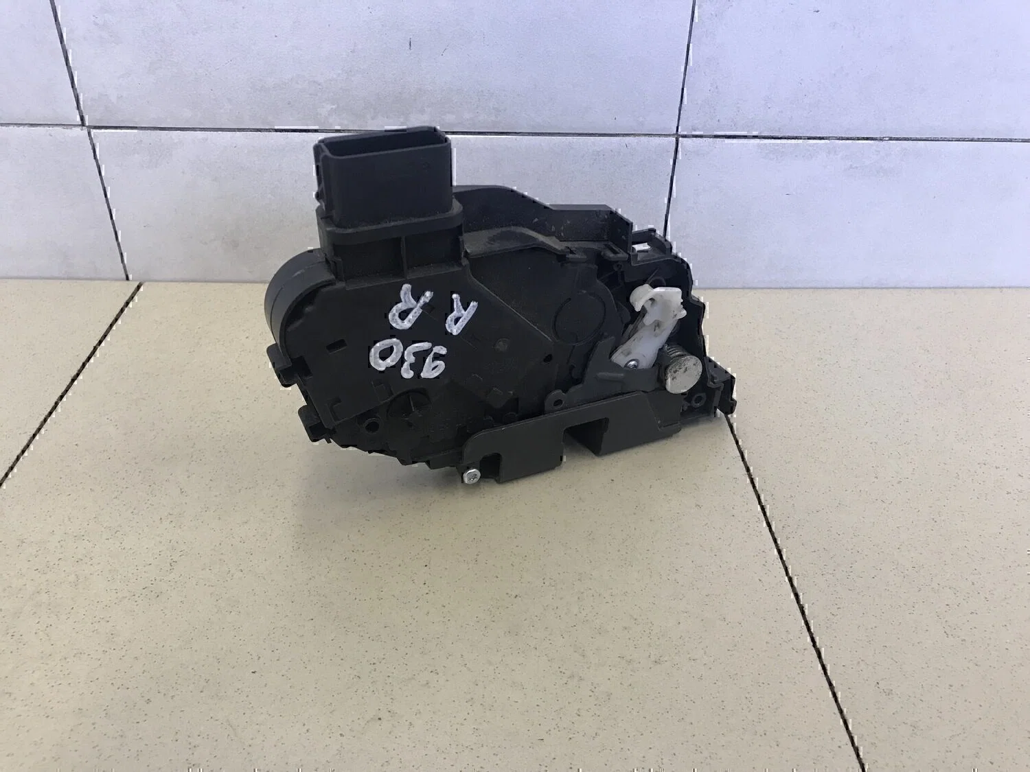 Замок двери задней правой VOLVO S80 2006-2016 - миниатюра 2