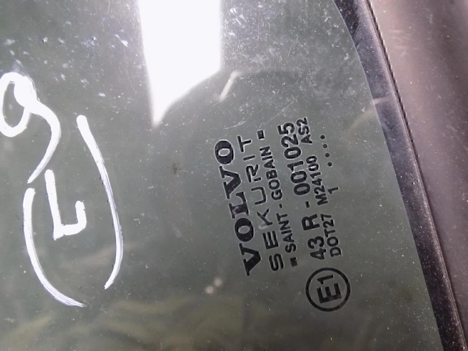 Стекло двери задней левой (форточка) VOLVO S60 2000-2009 - миниатюра 2