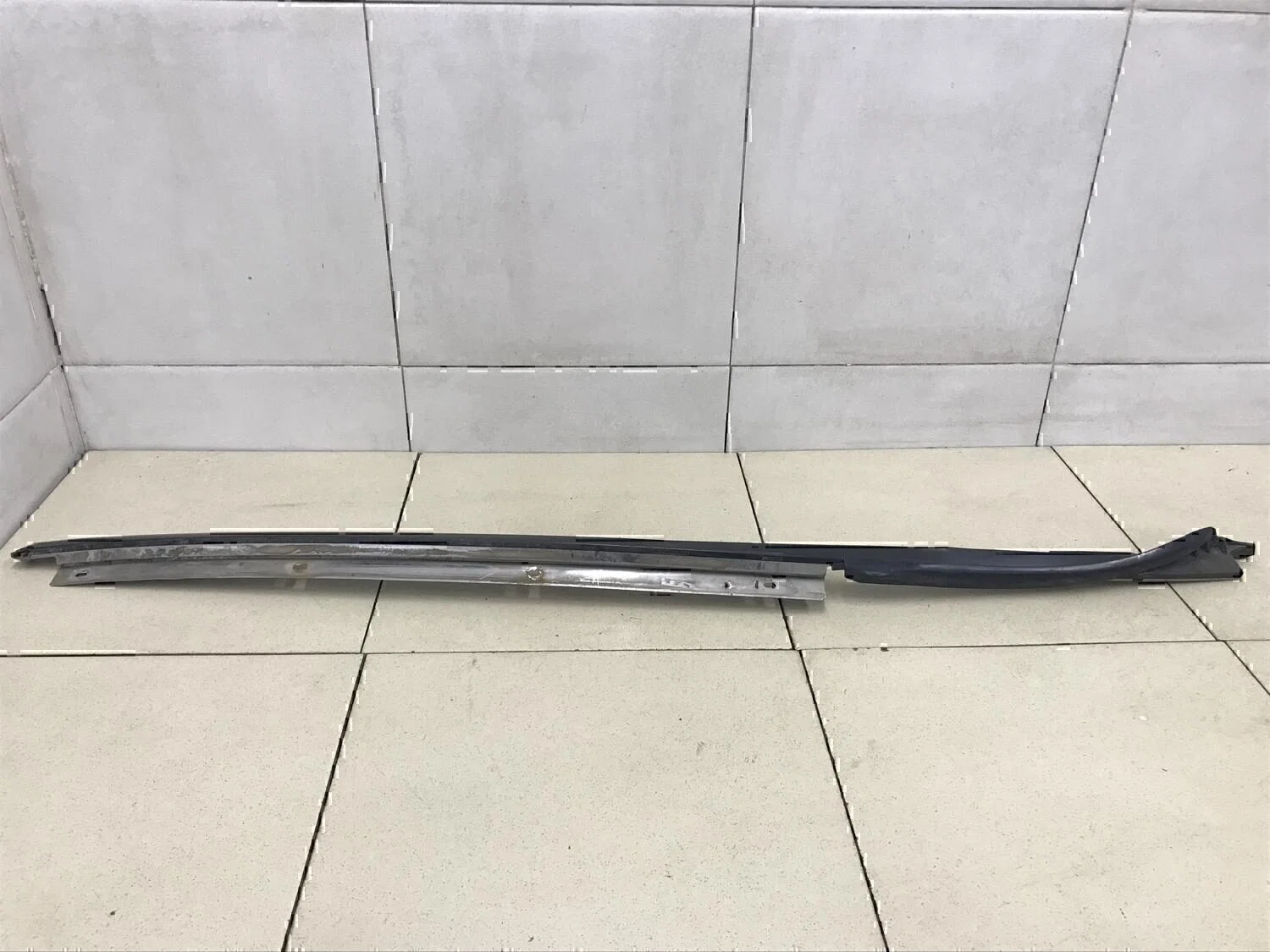 Молдинг лобового стекла NISSAN Almera Tino 2000-2006 - миниатюра 10